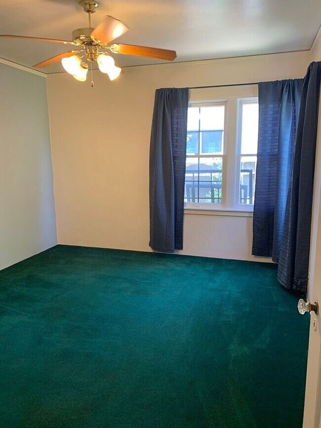 Building Photo - Charming Beverly Glen Home for Rent!