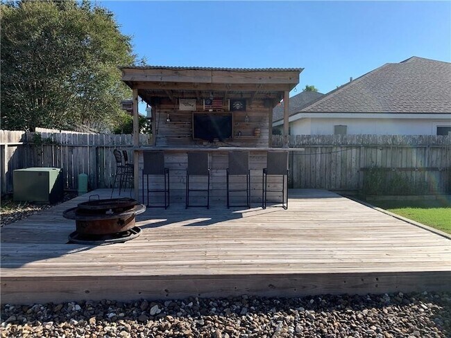 Building Photo - 15334 Barataria Dr