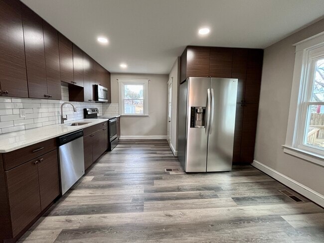 Building Photo - 410 Walcott Rd