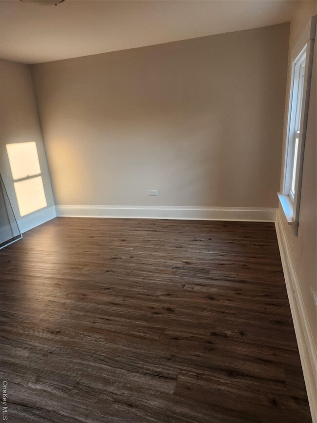 Building Photo - 10 Forest Ave