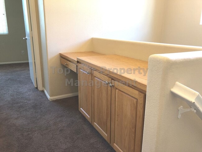 Building Photo - **Gated 3 bed, 3 bath Townhome with 2-Car ...