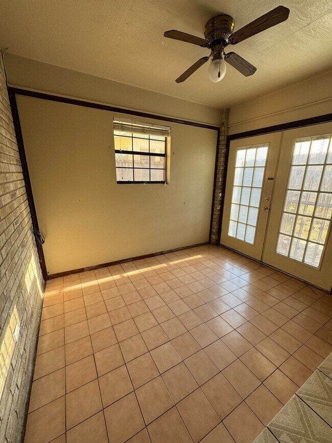 Building Photo - 404 Venado Ct