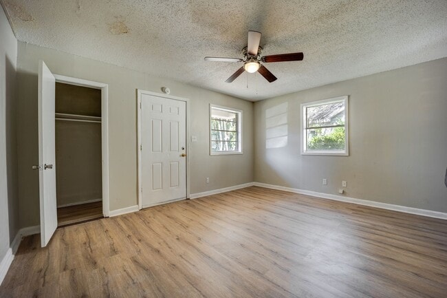 Building Photo - SF-067-1216 &amp; 1218 North 35th Street Duplex