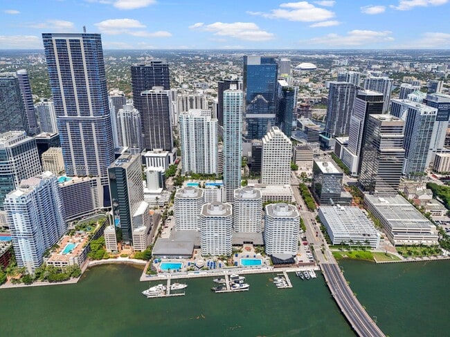 Building Photo - 950 Brickell Bay Dr