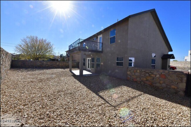 Building Photo - 1603 Villa Del Sol St