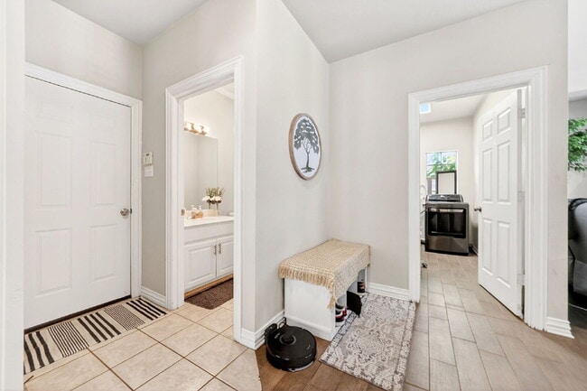Building Photo - Exceptional Home in Arlington – Great Layout & Prime Location