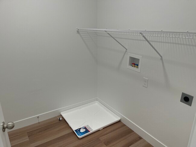 Building Photo - 1385 N 3830 W