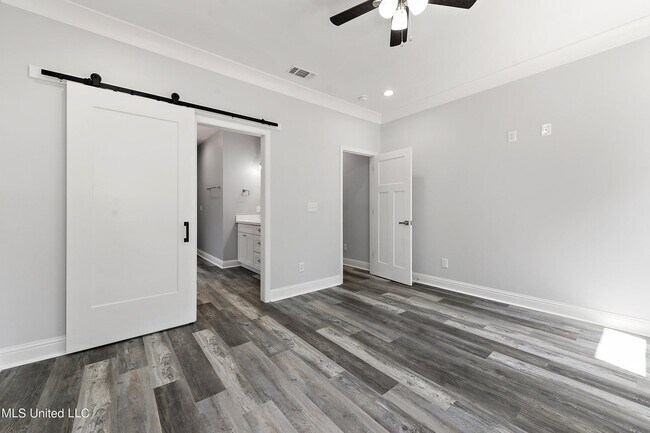 Building Photo - 9493 W Palm Ln