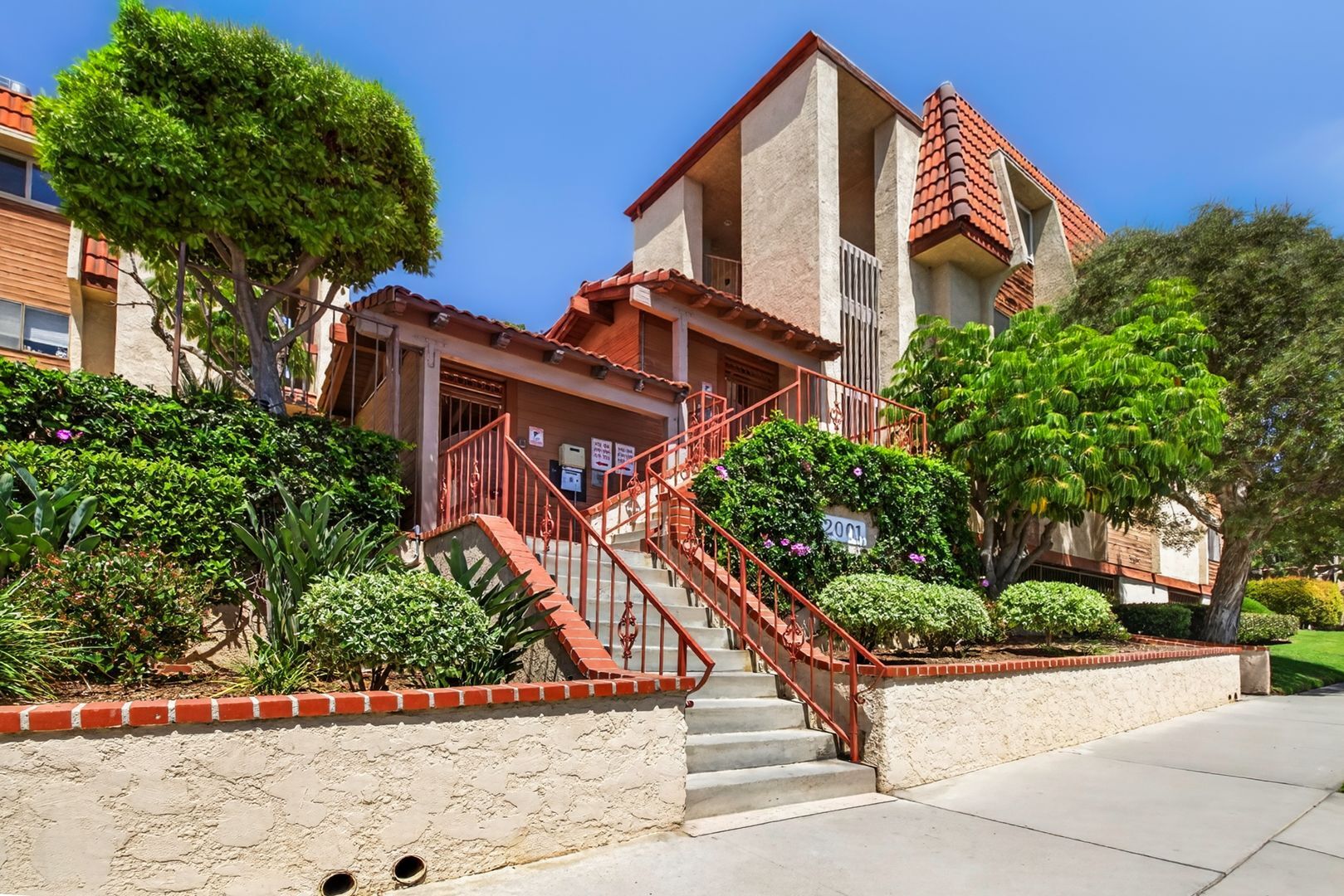 Building Photo - 2001 E 21st St