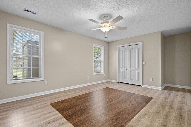 Building Photo - Large Home in Harvest