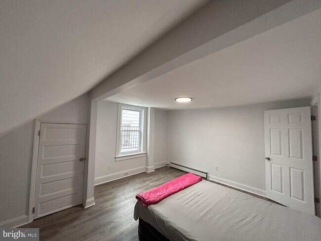 Building Photo - 1067 S Clinton Ave