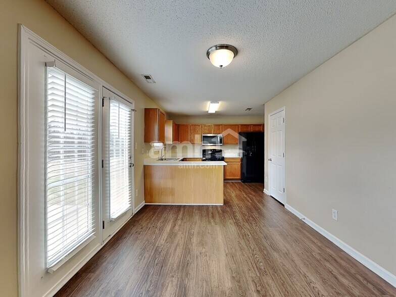 Building Photo - 10741 Glenluce Ave