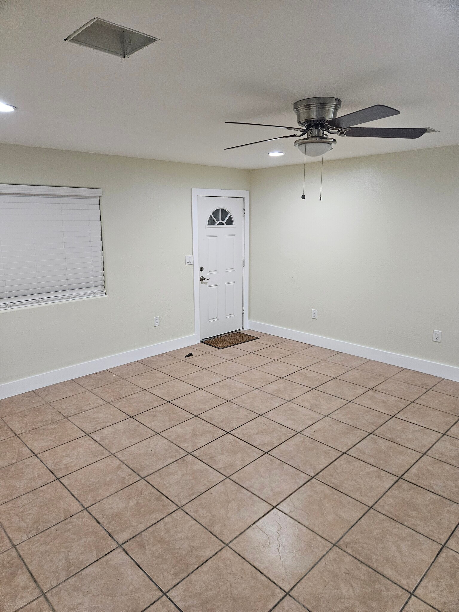 Building Photo - 9628 N 13th St