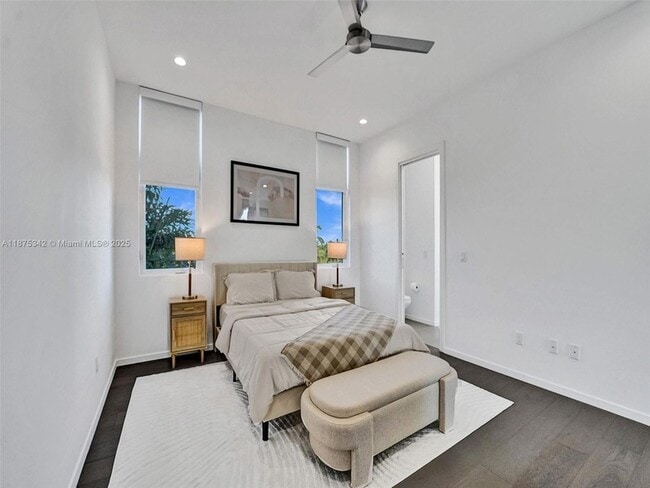 Building Photo - 2217 NE 17th Terrace