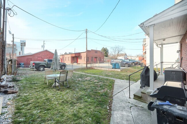 Building Photo - 120 S Main St