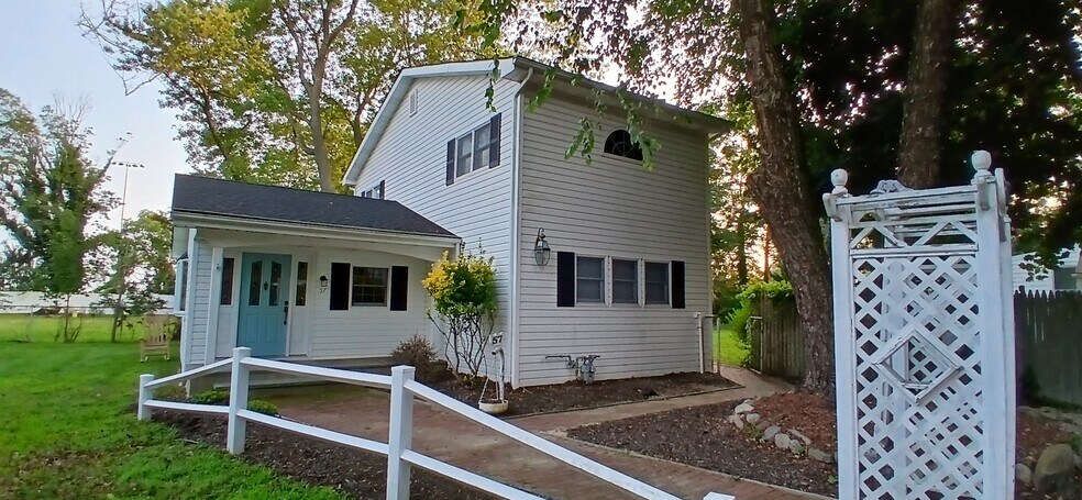 Primary Photo - 57 Brook St