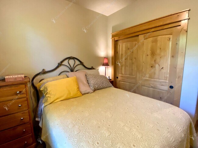 Building Photo - *Coming Soon* Charming Old Bend Rental | 3...