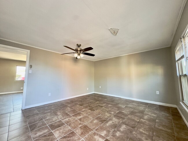 Building Photo - Rental