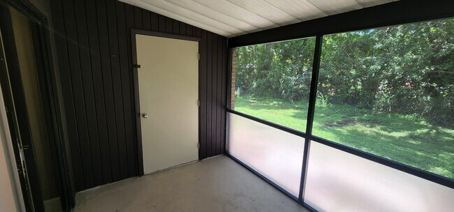Building Photo - 7206 Cypress Dr