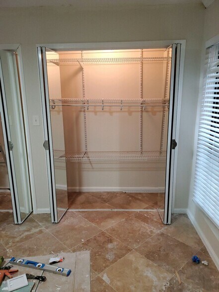 2nd bedroom - 2nd closet - 25116 Plantation Dr NE