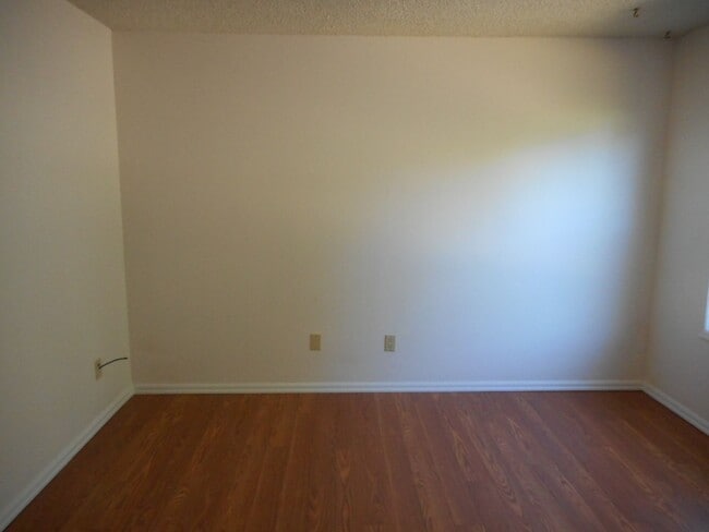 Building Photo - Beautiful single story ranch style home on cul-de-sac!