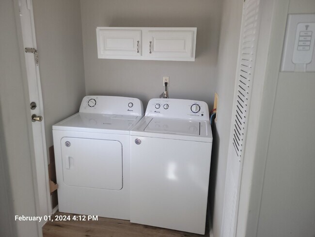 Building Photo - Charming 4 Bedroom Manufactured Home in Ka...