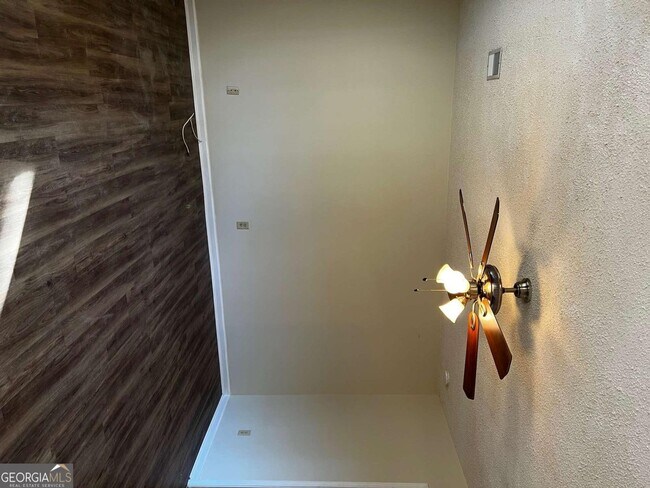 Building Photo - 420 N Elizabeth Ln