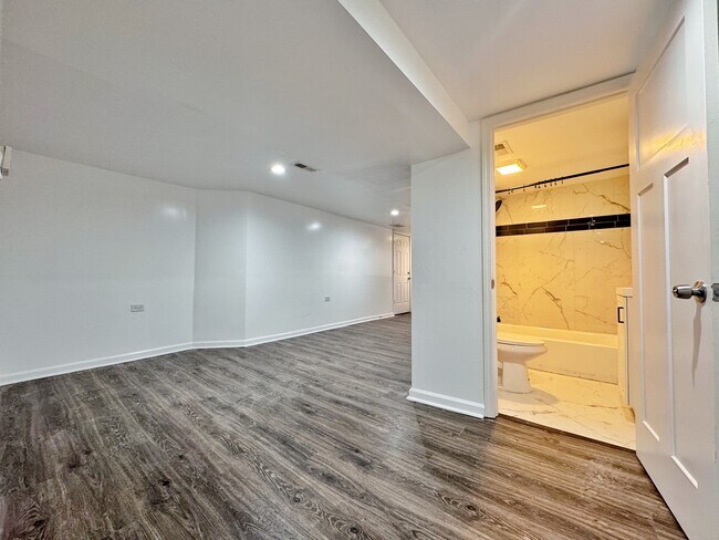 Building Photo - 3316 W Flournoy St
