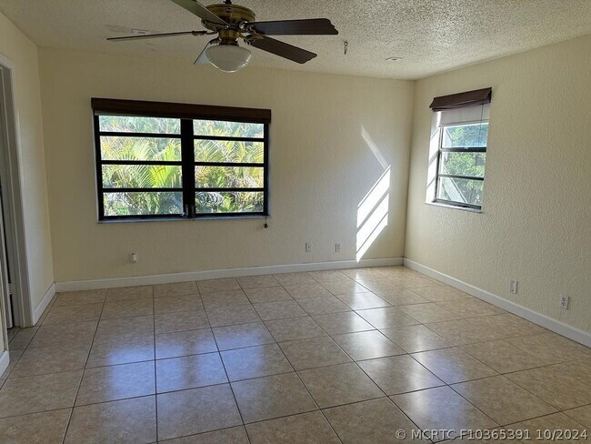 Building Photo - 11001 Royal Palm Blvd