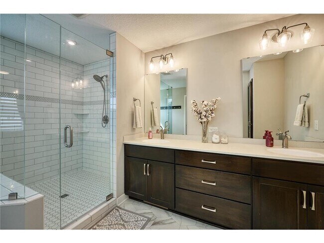 Building Photo - 429 Mario Dr