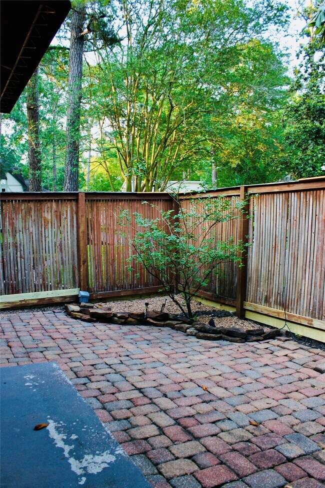 Building Photo - 9 Willowherb Ct