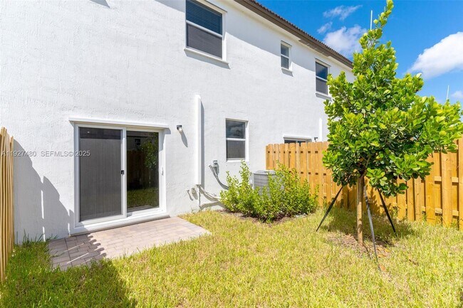 Building Photo - 2665 SE 28th St