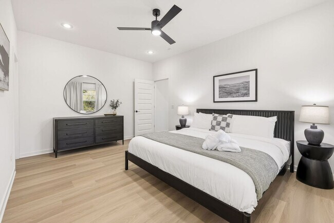 Building Photo - 1337 Van Buren Ave