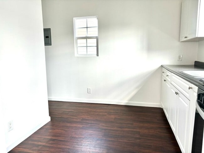 Building Photo - Rent Now at 12ths st
