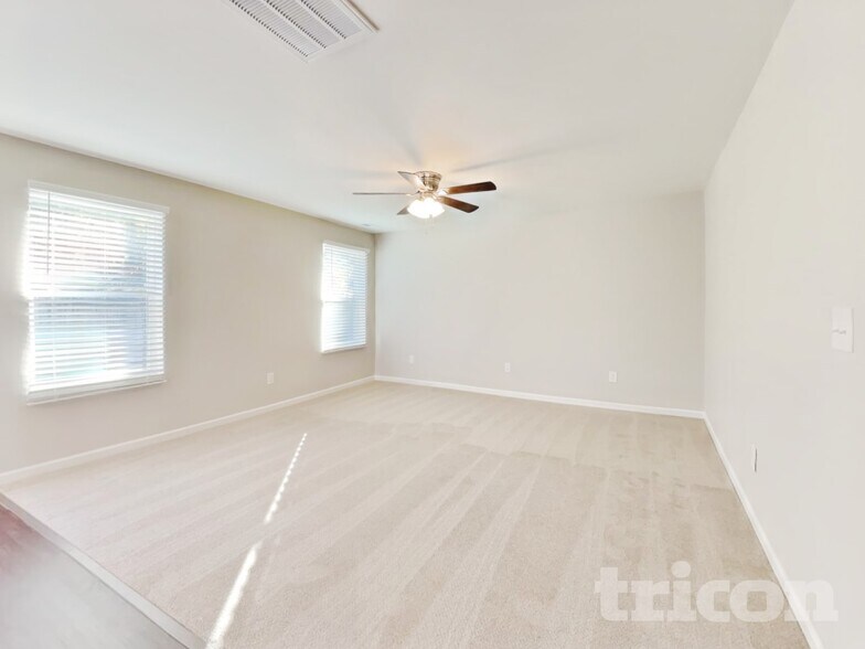 Building Photo - 226 Hallow Oak St