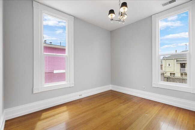 Building Photo - 1615 Grand St