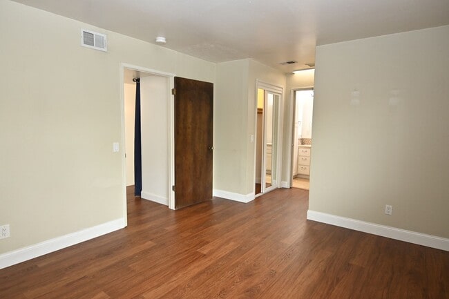 Building Photo - Walk to Japantown,  Updated 2 / 2.5, Cat &...
