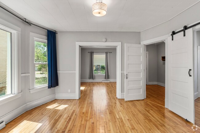 Building Photo - 1123 5th St NE