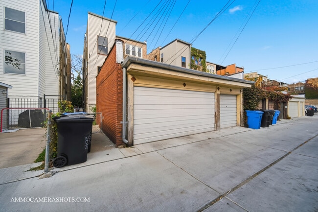 Building Photo - 2045 W Farragut Ave