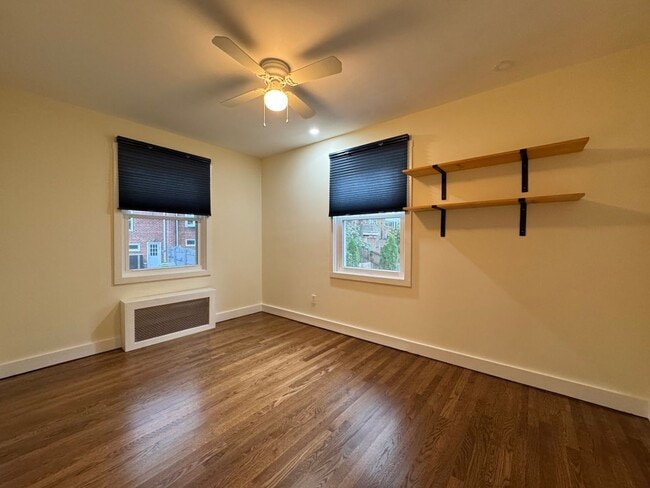 Building Photo - Stylish 3 Bed 1.5 Bath Home With A Fenced Patio In Warwick Village