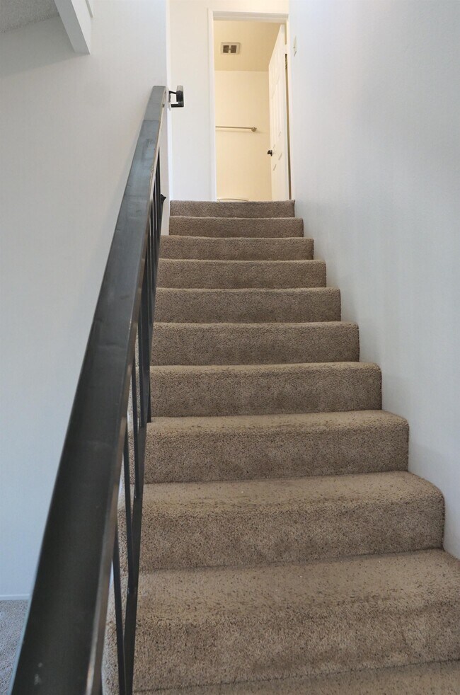 Building Photo - 6087 Montecito Cir