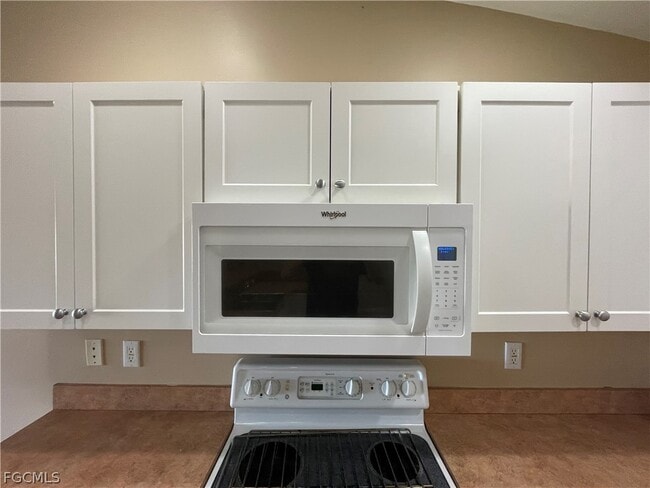 Building Photo - 621 SE 46th Ter