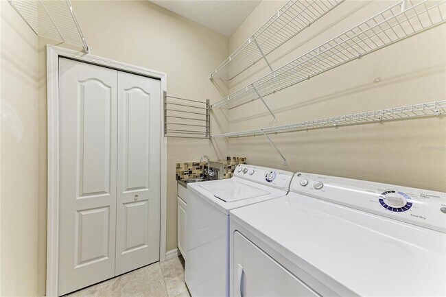 Building Photo - 8143 Miramar Way