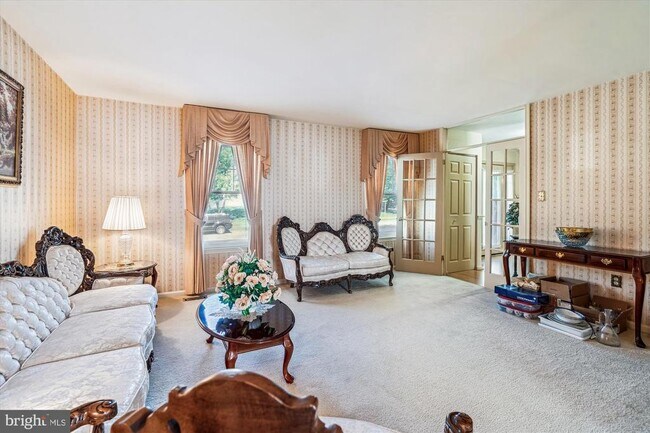 Building Photo - 10902 Valley Brook Dr
