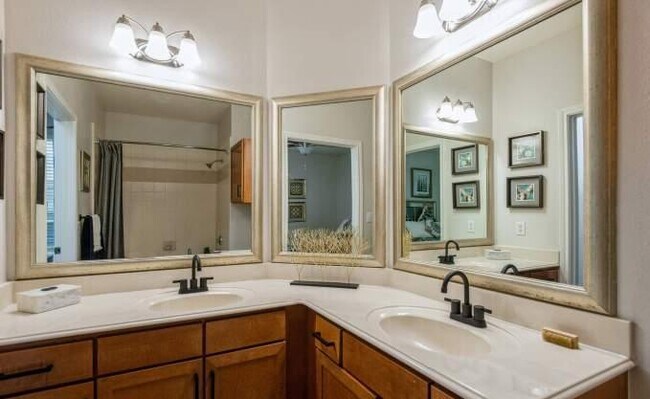 Building Photo - 3 bedroom in The Woodlands TX 77382