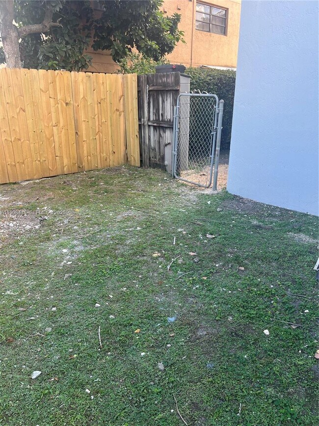 Building Photo - 2255 W 55th St