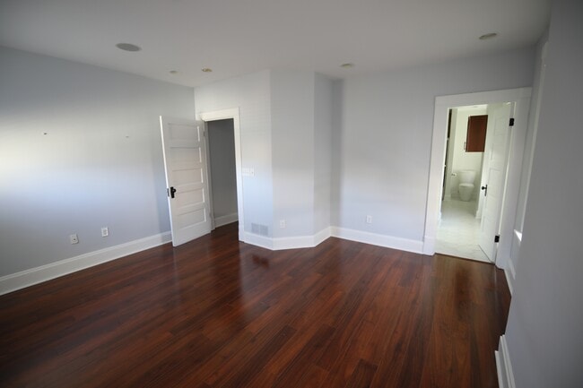 Building Photo - 310 E Beck St