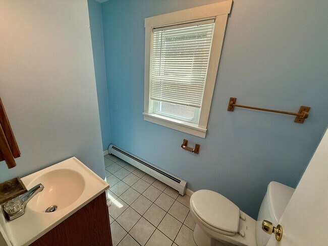 Building Photo - 104 S Main St