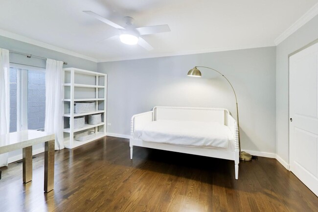 Building Photo - 1865 N Dayton St