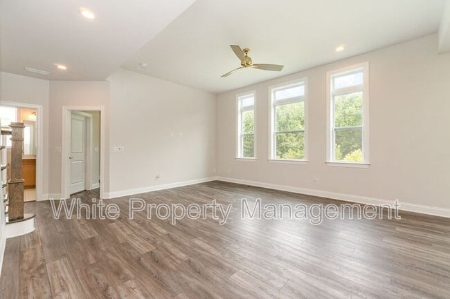 Building Photo - 209 Forsythia Ln